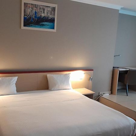 Hotel Taormina Brussels Airport Zaventem Esterno foto